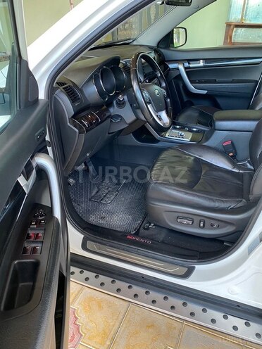 Kia Sorento-12