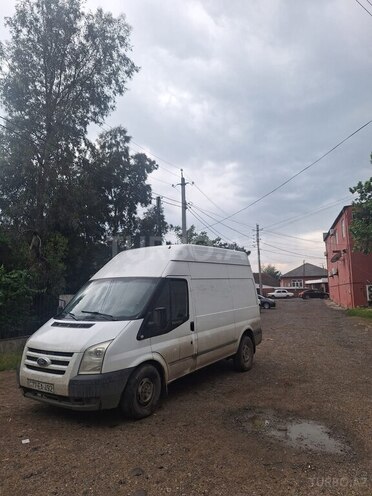 Ford Transit-4