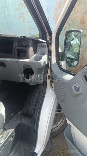 Ford Transit-14