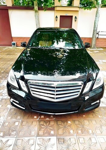 Mercedes E 220-1