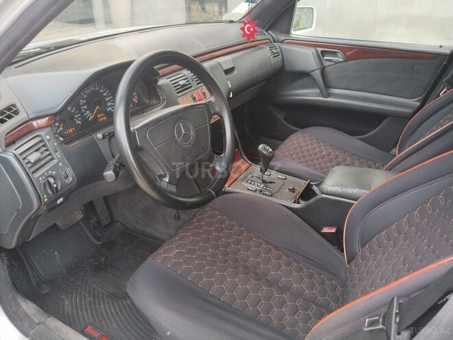 Mercedes E 200-7