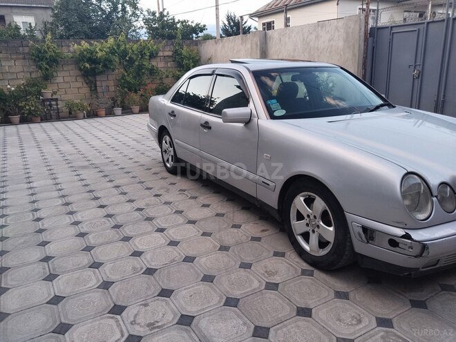 Mercedes E 200-4