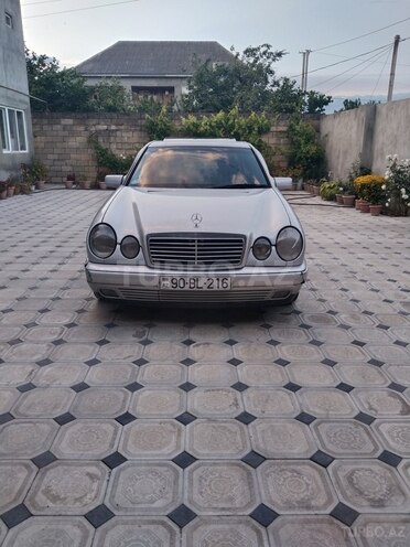 Mercedes E 200-1