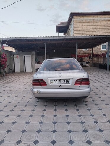 Mercedes E 200-2