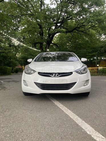 Hyundai Elantra-1