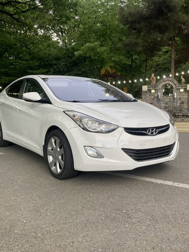 Hyundai Elantra-3