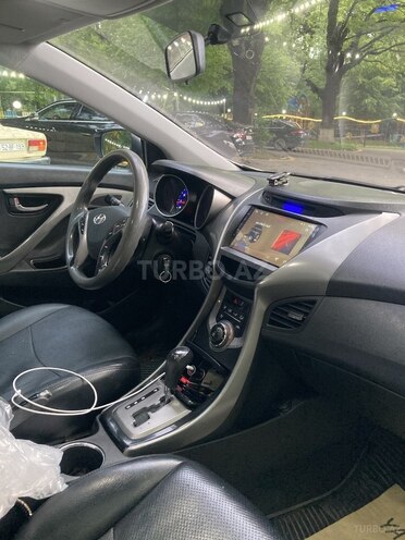 Hyundai Elantra-6