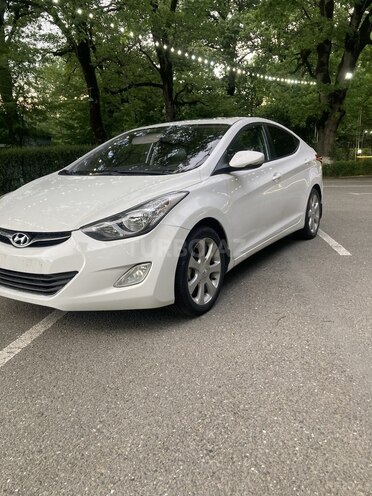 Hyundai Elantra-2