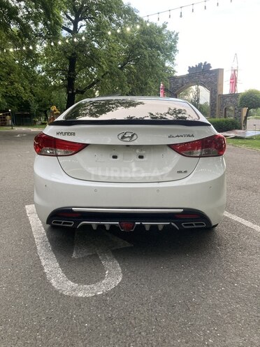 Hyundai Elantra-5
