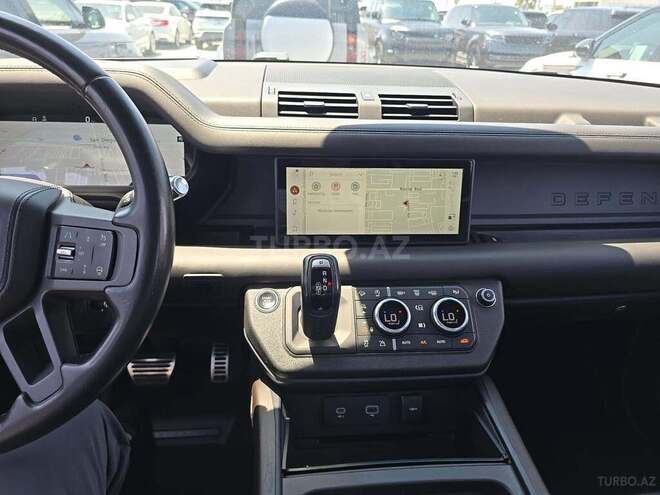 Land Rover Defender-8