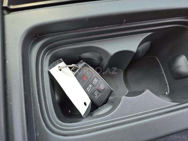 Land Rover Defender-16