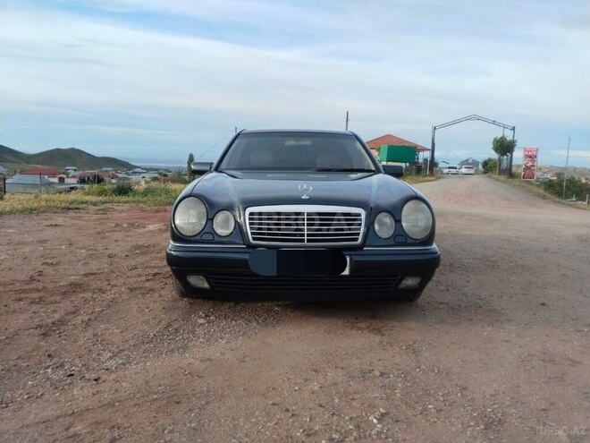 Mercedes E 240-2