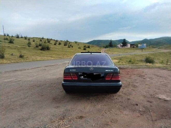 Mercedes E 240-4