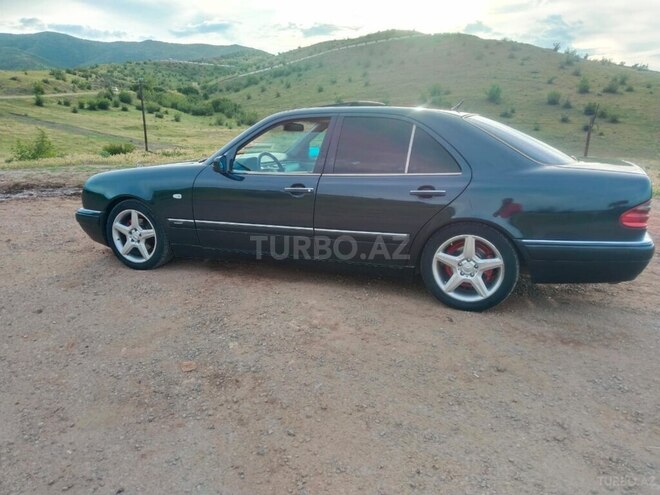 Mercedes E 240-5