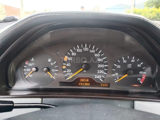Mercedes E 240-9