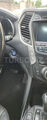 Hyundai Santa Fe-12