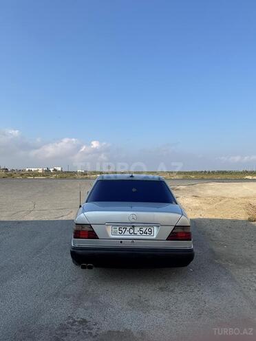 Mercedes 220 E-2