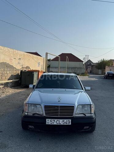 Mercedes 220 E-1