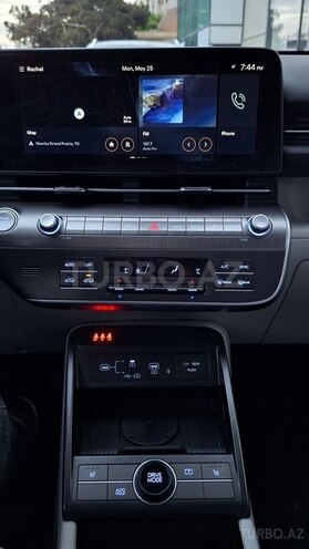 Hyundai Kona-11