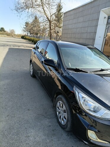 Hyundai Accent-7