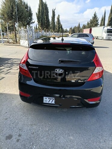 Hyundai Accent-2