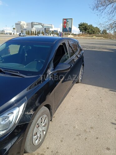 Hyundai Accent-6