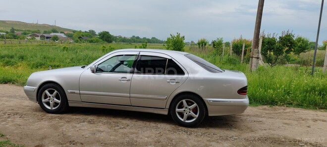 Mercedes E 220-3