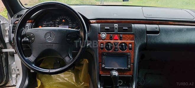 Mercedes E 220-7