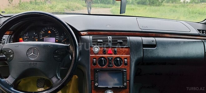 Mercedes E 220-8