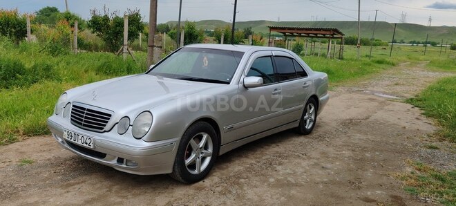 Mercedes E 220-2