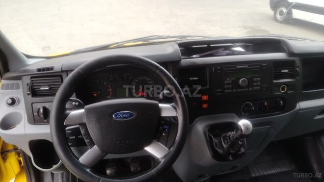 Ford Transit-5