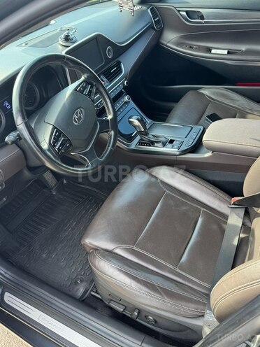 Hyundai Grandeur-5