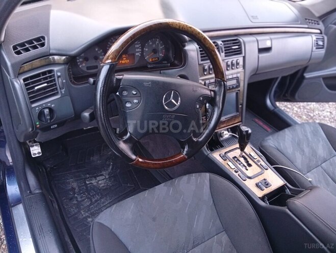 Mercedes E 270-3