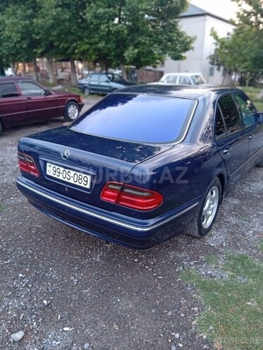 Mercedes E 270-2