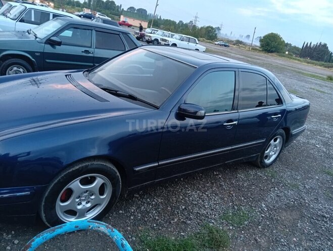 Mercedes E 270-4