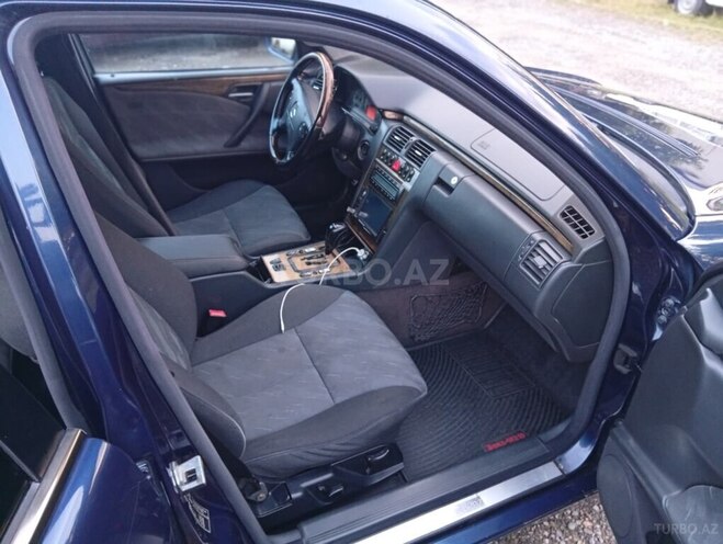 Mercedes E 270-7