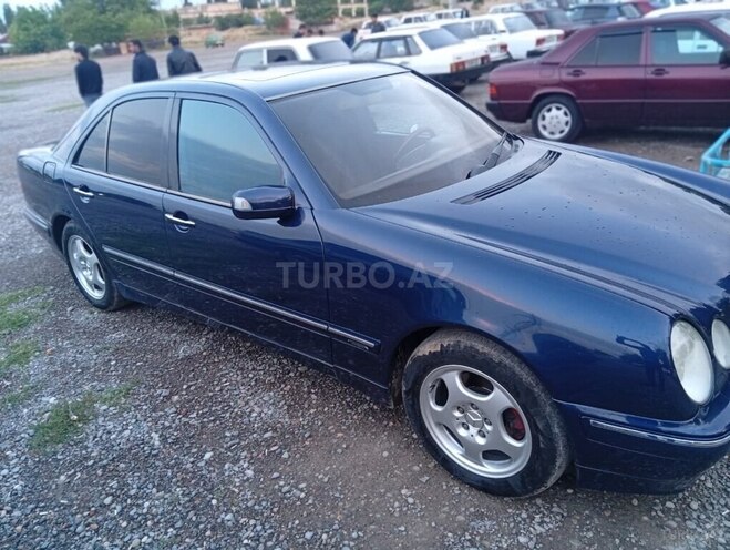 Mercedes E 270-5