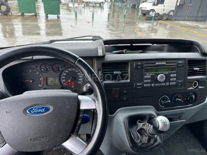 Ford Transit-6