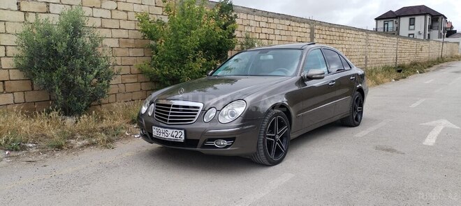 Mercedes E 220-1