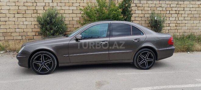 Mercedes E 220-17