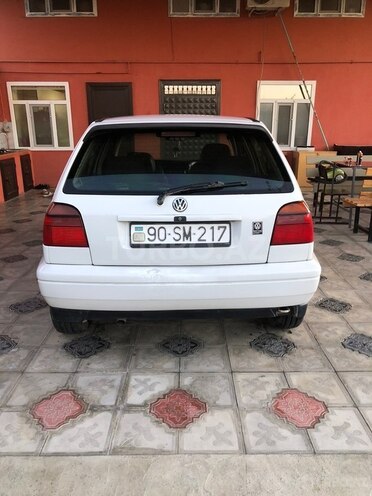 Volkswagen Golf-2
