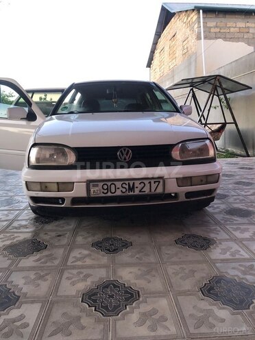 Volkswagen Golf-1