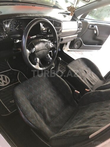 Volkswagen Golf-11
