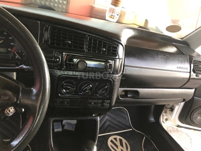 Volkswagen Golf-12