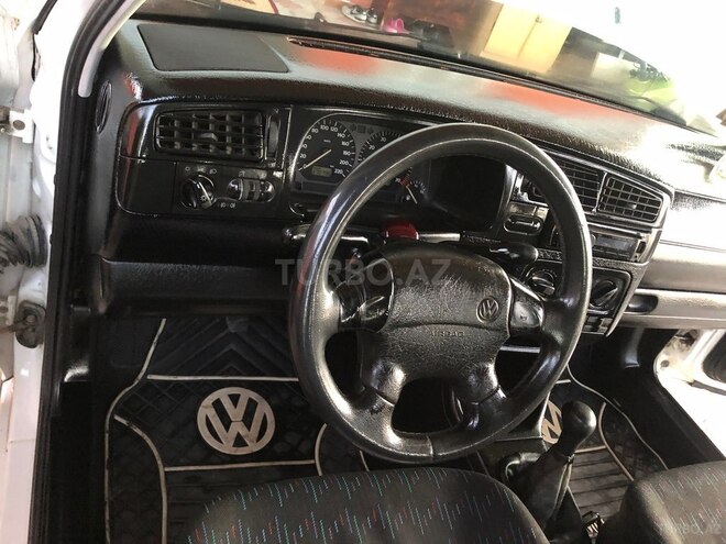 Volkswagen Golf-13