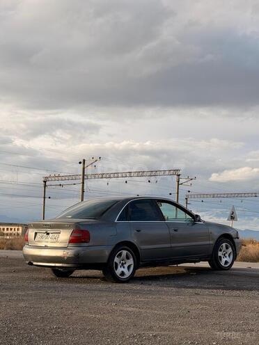 Audi A4-3