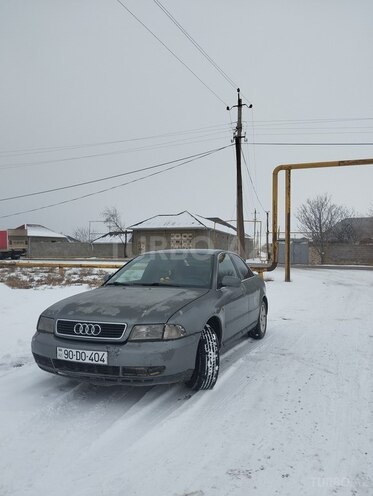 Audi A4-4