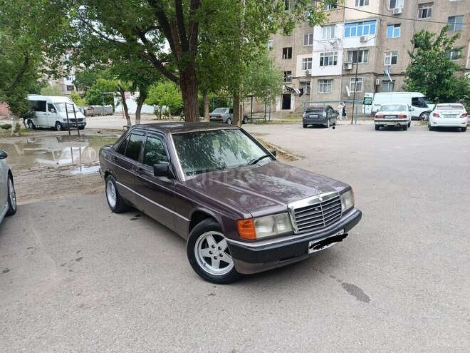 Mercedes 190-1