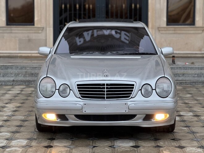 Mercedes E 320-1