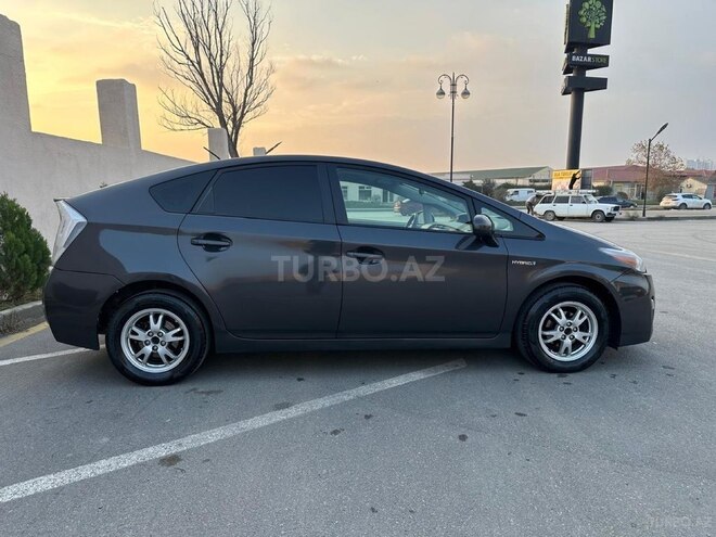 Toyota Prius-4